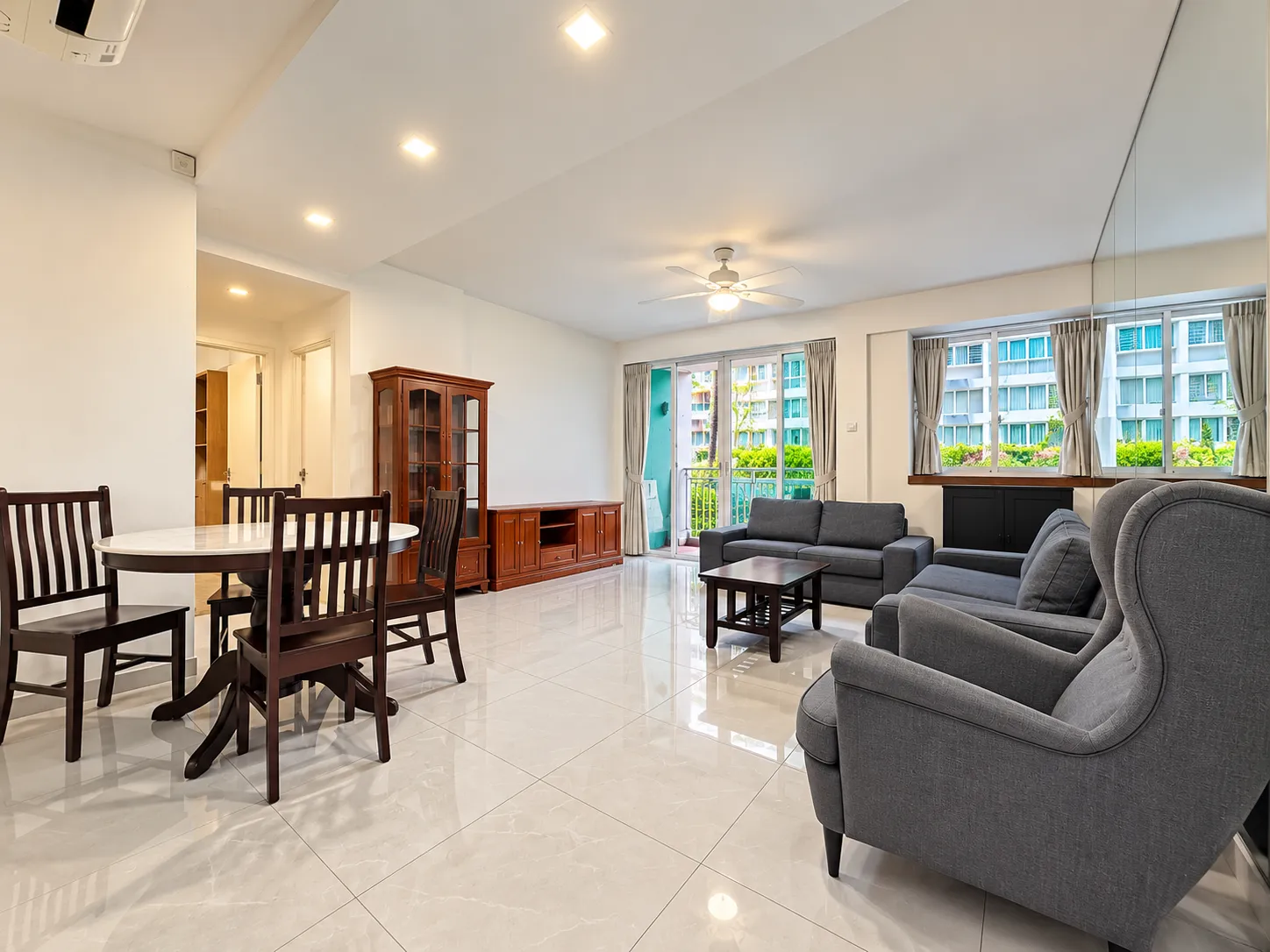 Photo of Spacious 2 bed 2 bath with Pool View, 3 Pri Sch within 1km at The Esparis, Pasir Ris Dr 4